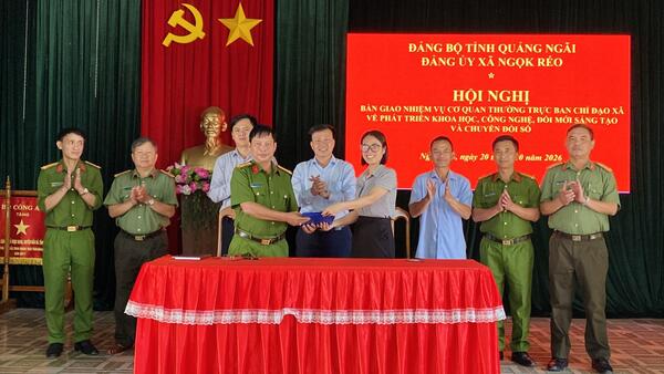Bàn giao nhiệm vụ cơ quan Thường trực Ban Chỉ đạo xã về phát triển khoa học, công nghệ, đổi mới sáng tạo và chuyển đổi số