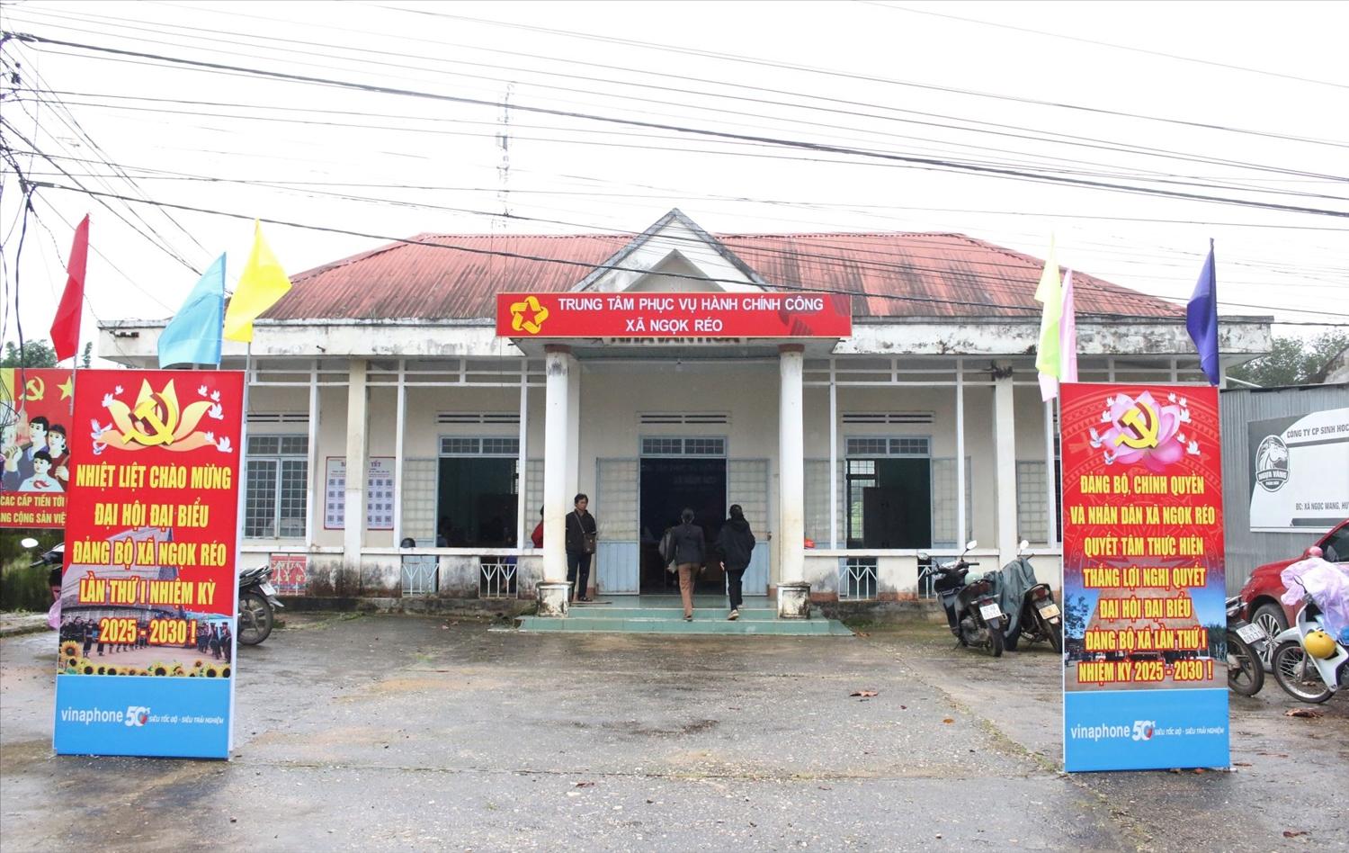 Từ ngày 1/7/2025 đến nay, Trung tâm Phục vụ hành chính công xã Ngọk Réo đã tiếp nhận hơn 100 hồ sơ thủ tục hành chính và giải quyết kịp thời cho người dân. Ảnh: Ngọc Chí